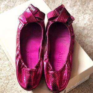 NWOT Burberry Fuchsia Bow Flats box not included